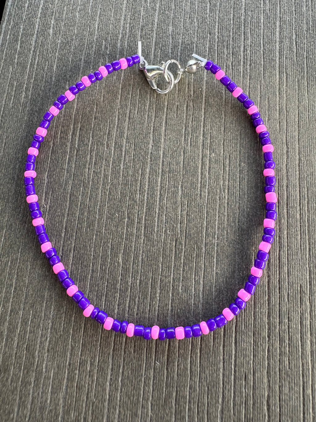 Håndlaget armbånd - Purple rain
